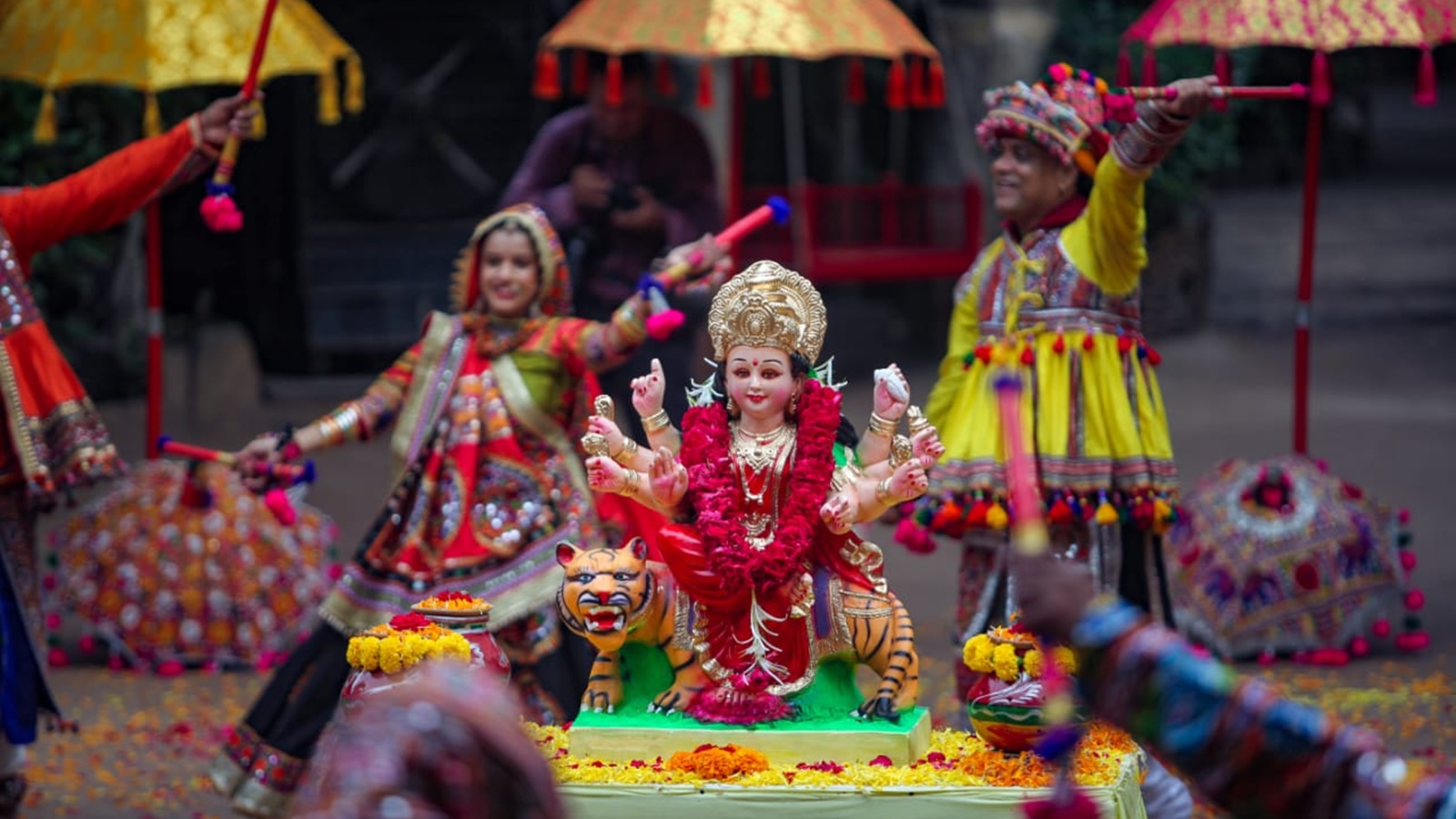 Assam Governor visits Kamakhya Temple on the first day of Sharadiya Navratri