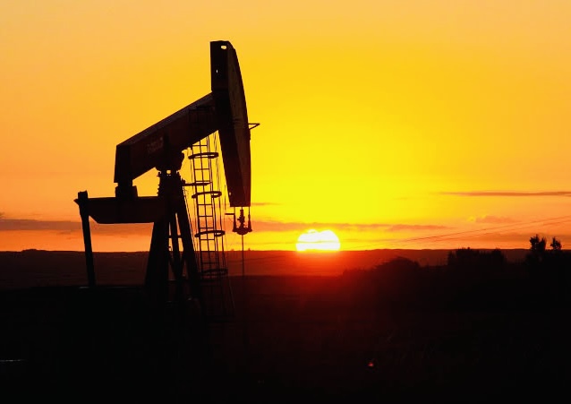 Crude oil futures prices jump on spot demand